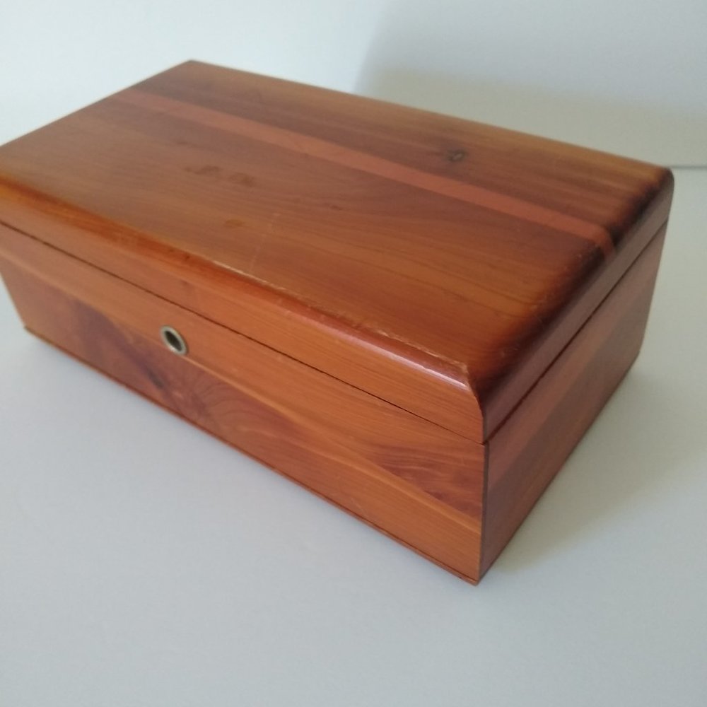 Lane Mini Cedar Wood Keepsake Box Richmond, Va. - Picture 8 of 8